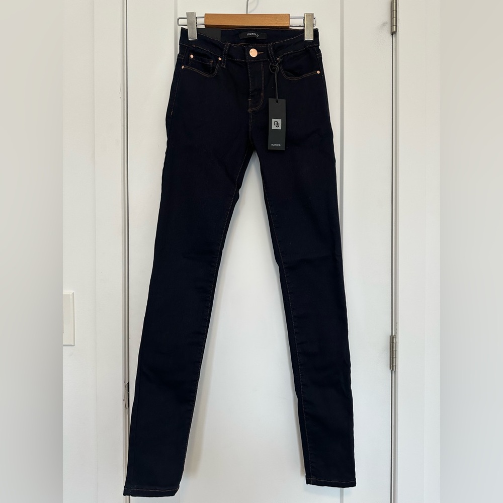 Numero Skinny Leg « Vienna » Dark Wash Mid Rise Jeans / New With Tag Size 26